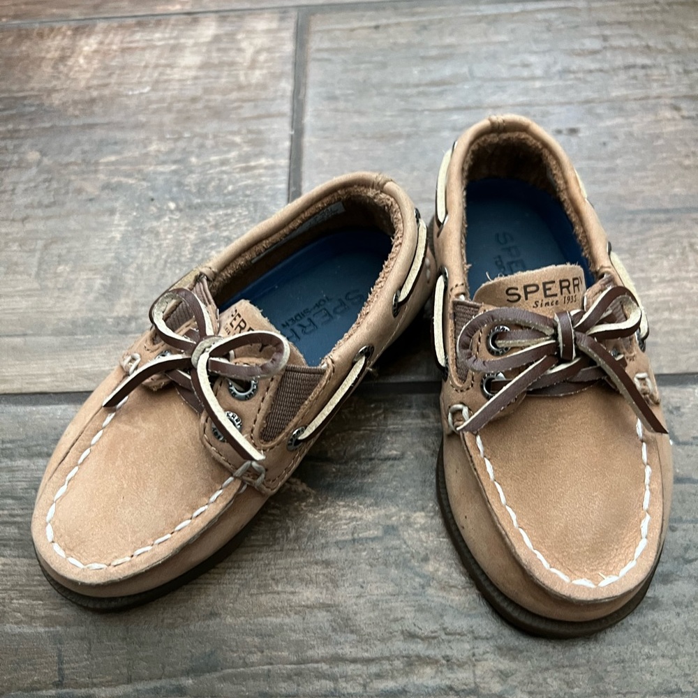 Brand new sperrys size 6 toddler